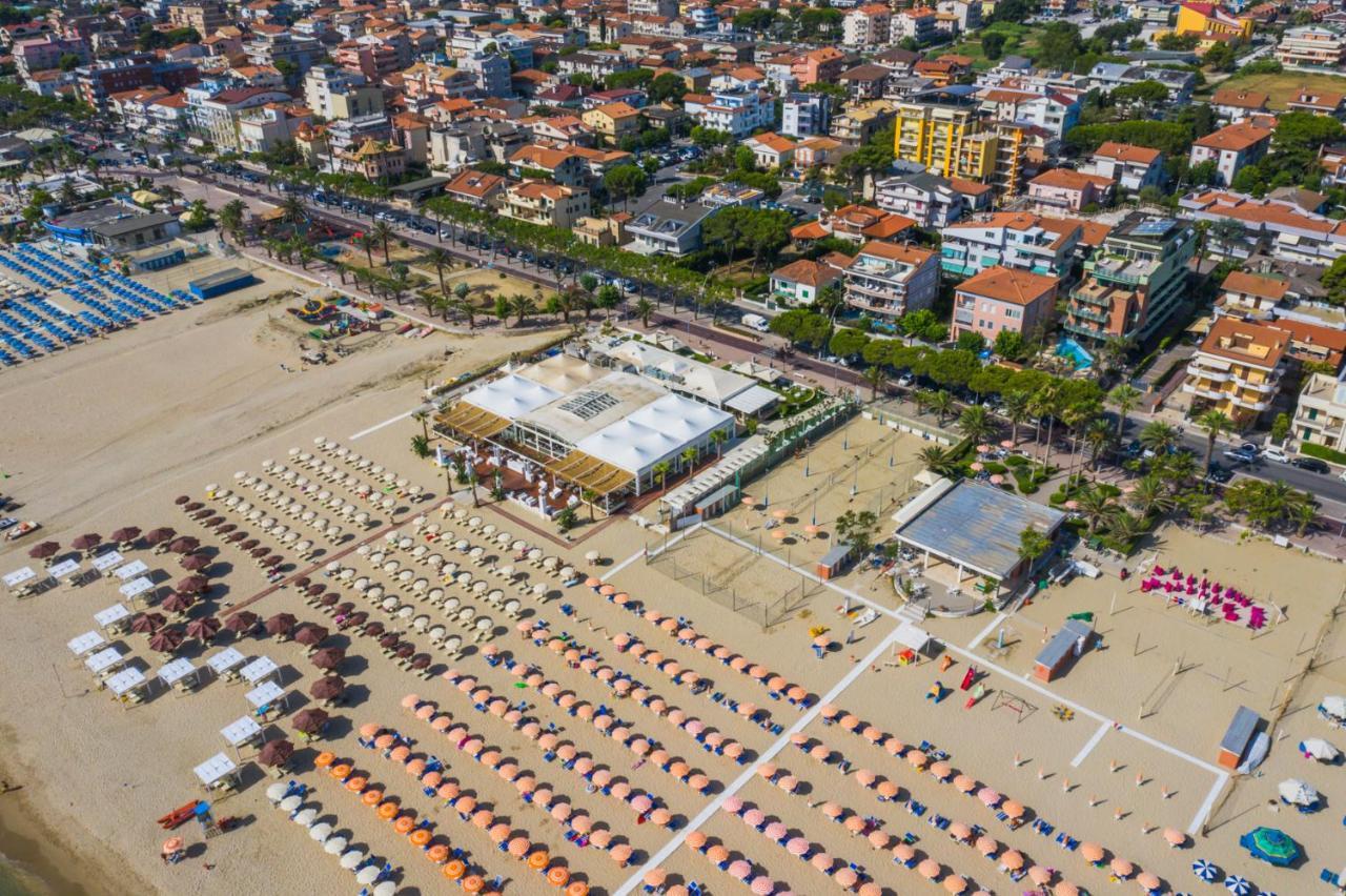 Residence Playa Tortoreto Екстериор снимка