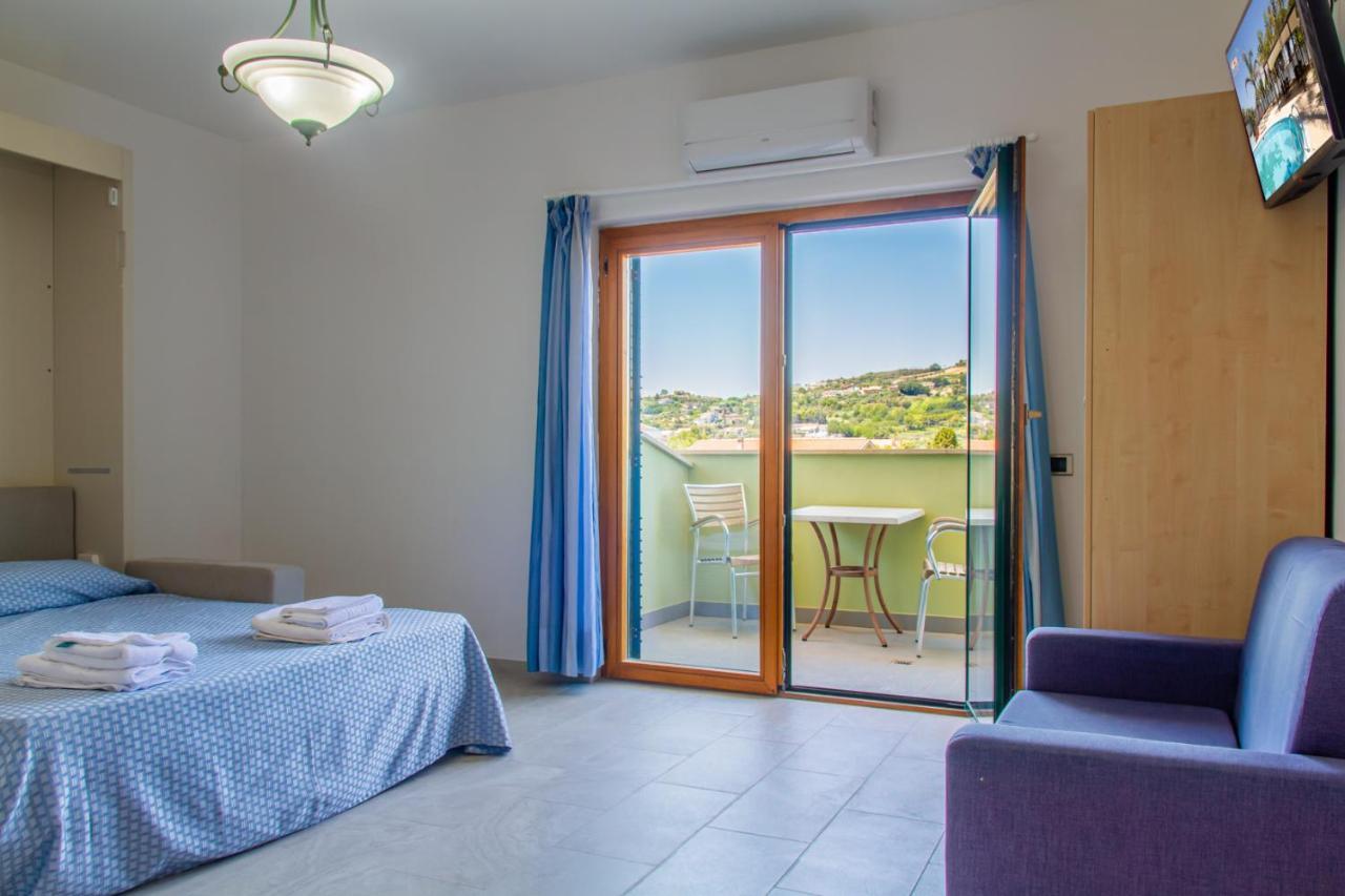 Residence Playa Tortoreto Екстериор снимка