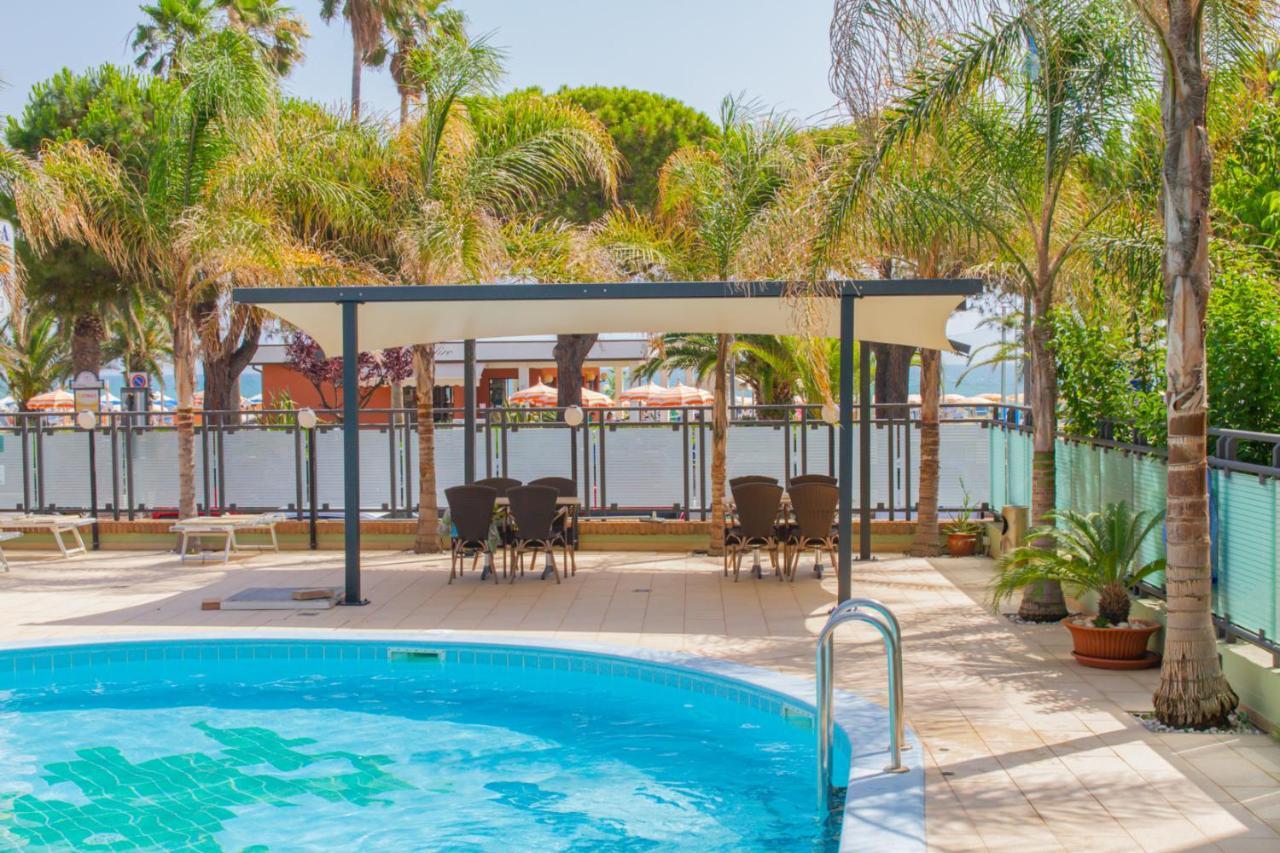 Residence Playa Tortoreto Екстериор снимка
